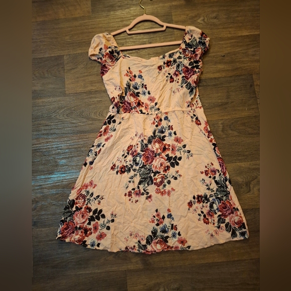 Angie Off The Shoulder Floral Cottage Dress. - Picture 4 of 8